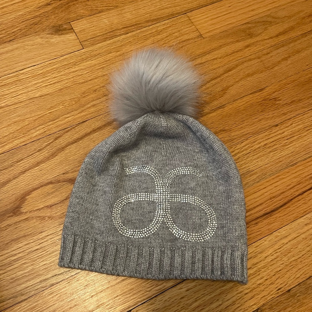 Gray Knit Pom-Pom Beanie